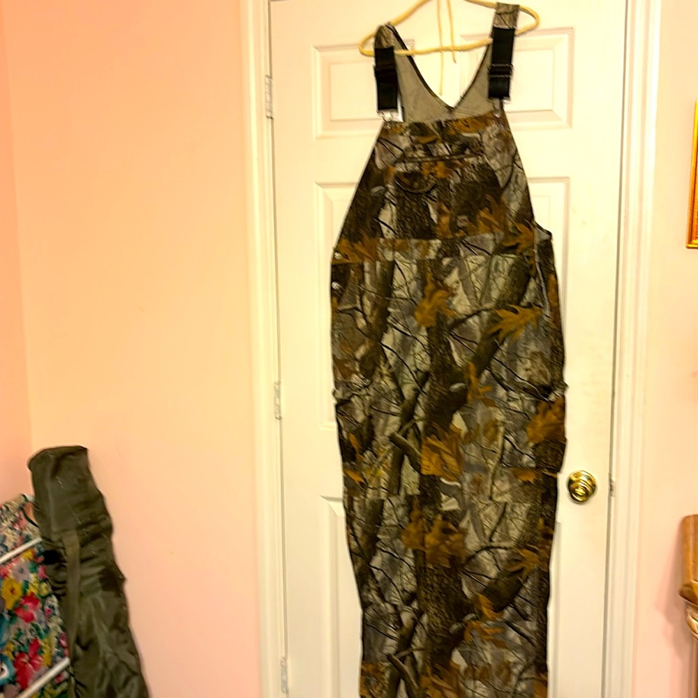 Camouflage overalls. 100% cotton. Realtree hardwoods.